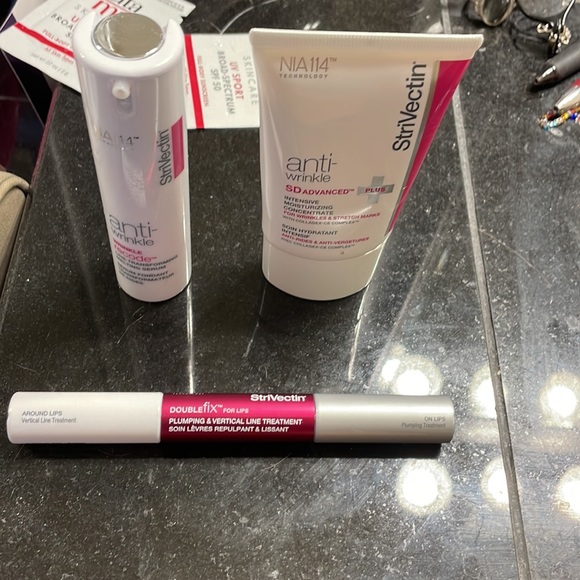 NEW!! StriVectin double fix for lips. Lip plumping and line reducing. 👄👄 - Picture 6 of 6